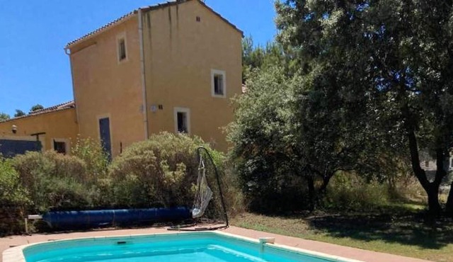 Homerez - Chalet for 2 ppl. with shared pool and terrace at Cornillon-Confoux in Cornillon-Confoux