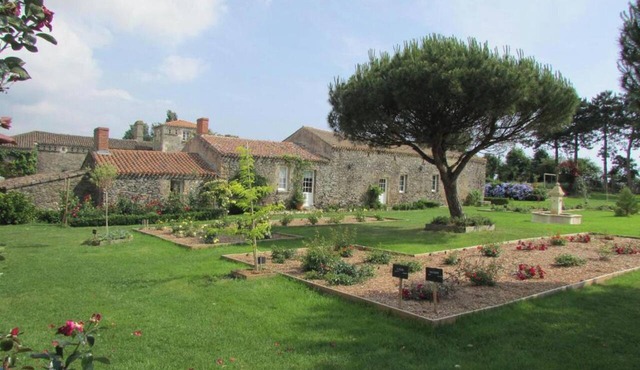 Homerez - House Landevieille + garden in Landevieille