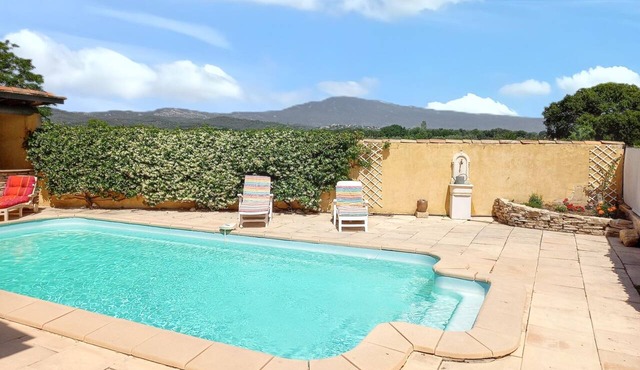Homerez - House with pool in Caromb