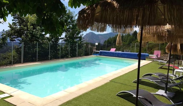 Homerez - Nice chalet for 4 ppl. with shared pool, garden and terrace at Évisa in Évisa