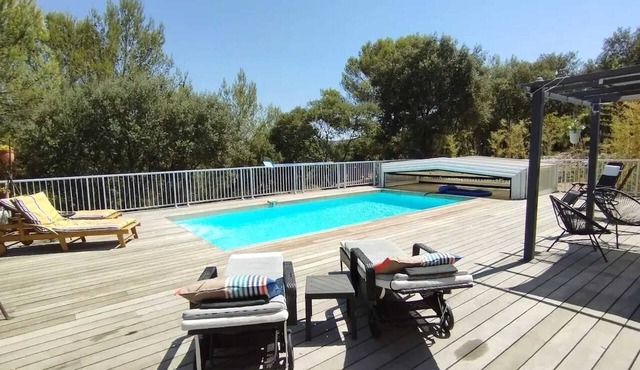 Homerez - Villa in Collias