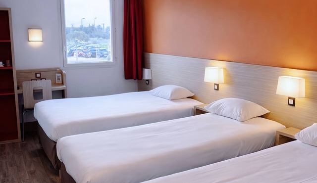 Hotel HubOne3 Istres
