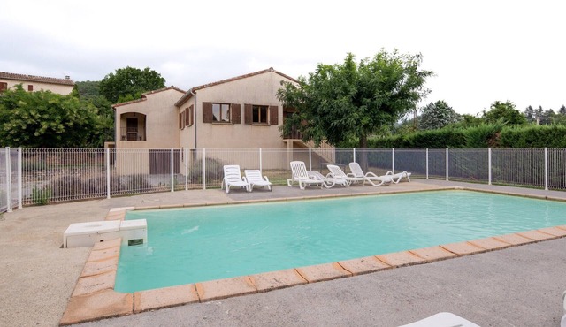 House 'Les Sources Gîte Sauvignon' with Shared Pool, Private Garden, and Air Conditioning