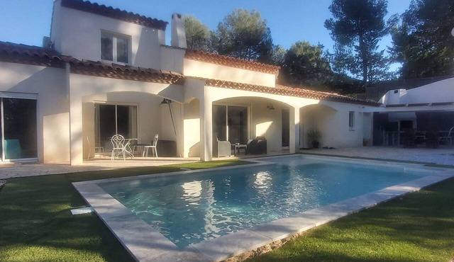 HOUSE WITH A SWIMMING POOL 10 MINUTES FROM MONTPELLIER