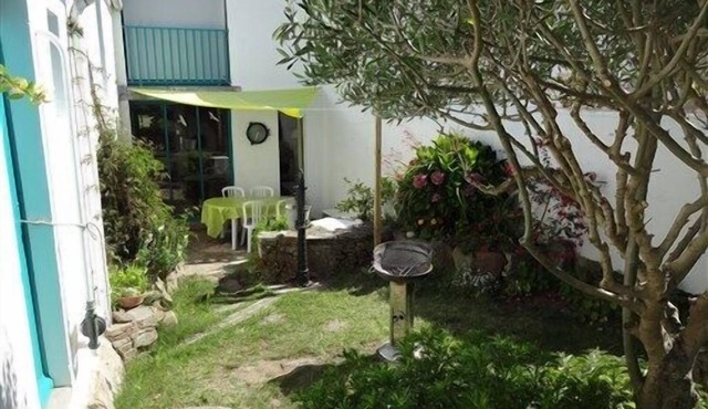 House with upper floor. 3 bedrooms, garden with courtyard, in port joinville in L'île-D'yeu