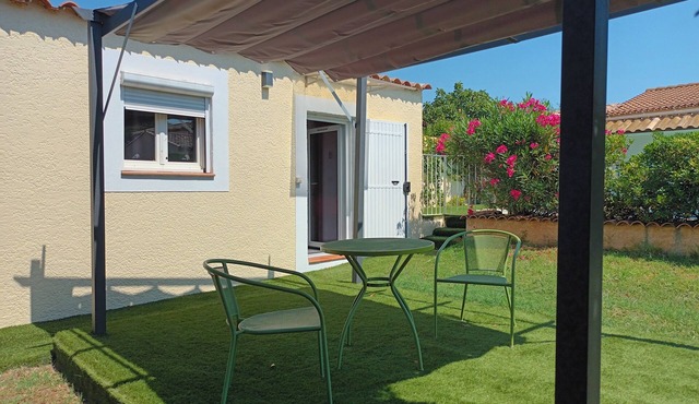 In Provence, beautiful independent studio, fully equipped