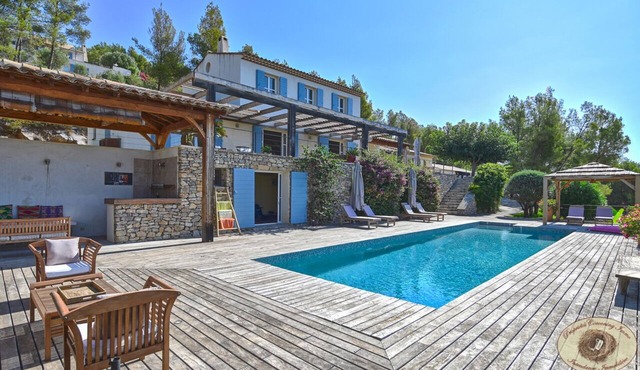 Indonesian charm property with heated pool and sea views