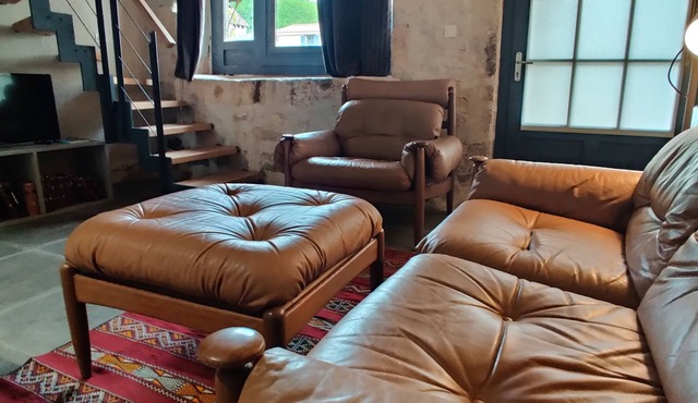 Intimate self-catered cottage loft ideal for work or getaway. With shared pool. in SOYAUX