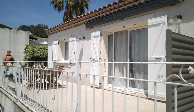 Istres: furnished T2 in villa in the heart of Provence
