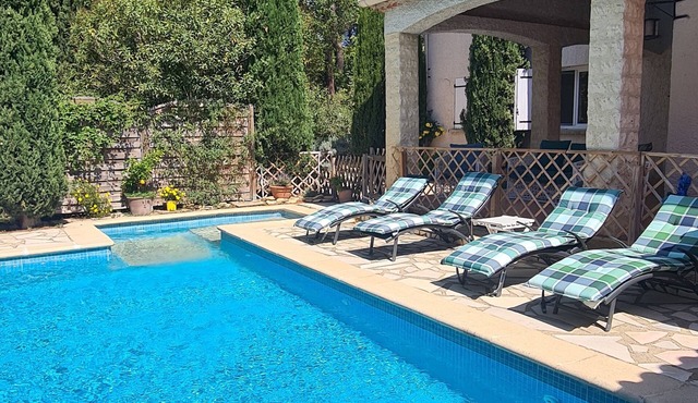 Jolie Maison de Campagne Avec Piscine Sous le Soleil de la Provence