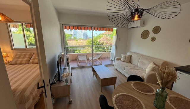 Juan les Pins, 2-room Apartment Near Beaches – L'Impérial