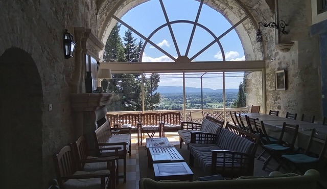 L'Arcade near Avignon and L'Isle/Sorgue, detached house for 12p, 8 rooms,
