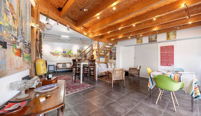 L'Atelier - Loft-Style Studio in Porspoder, 100 m from the Beach, Bedroom & Spacious Living Area in Porspoder