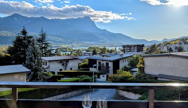 L'Embrun du Lac - Mountain & Lake views - Water feature - Ideal location.