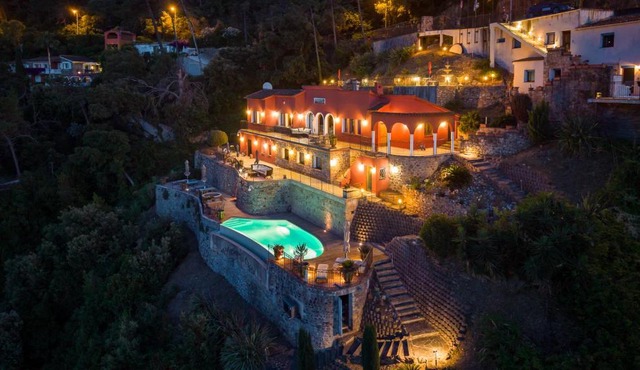 La Coraillère Waterfront Villa with Private Pool and Sea Access