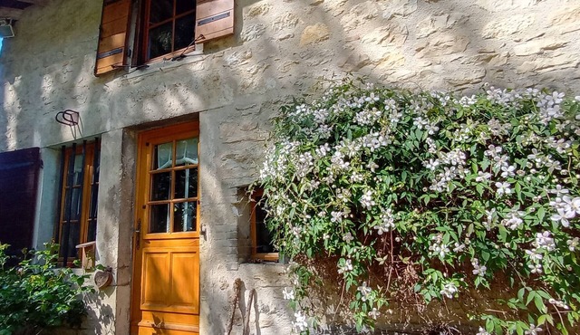 La ferme Biscot : Charm & Nature 45 min from Lyon. Renovated farmhouse with swimming pool in Ambronay