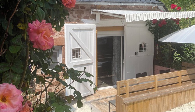 La Grange de Combret Vacation Rental, located in the countryside, 15 minutes from Espalion in Espalion