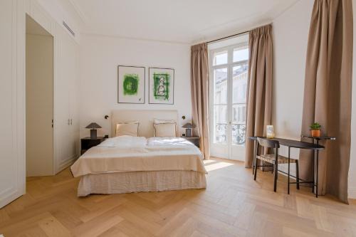 La Guitare 22 - Spacious 1 BR apartment in the center of Cannes, right behind Grand Hotel