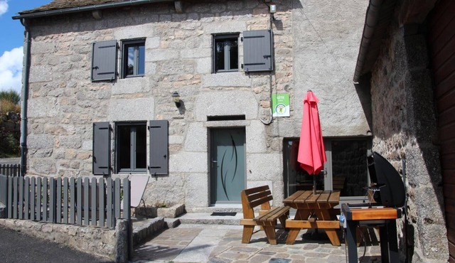 La Maison de Castanet between Aubrac and Margeride in LE BUISSON