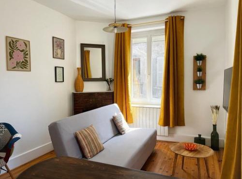 La maisonnette 70' in Groseillier