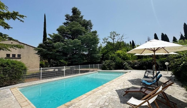 La Provençale - Air-conditioned rooms - Secure swimming pool