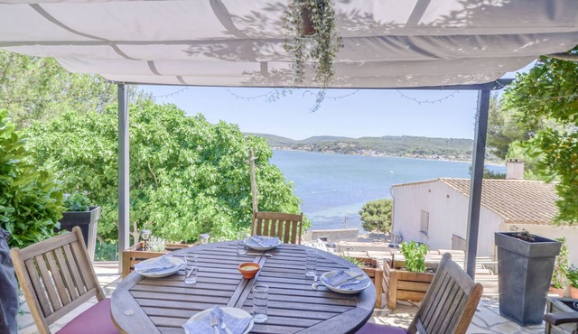 La Vaïné - terrasse avec vue
