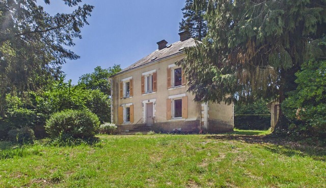 Large house located in the Parc de Pierre Brune-Fôret de Mervent-all comforts in Mervent