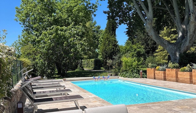 Large, quiet family farmhouse, bowling green, fenced garden and private swimming pool