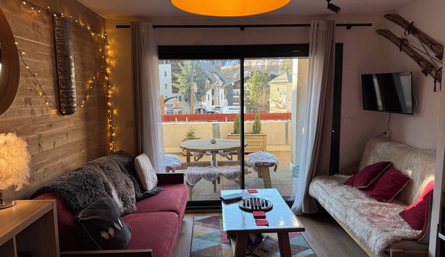 Large terrace, ideally located with Mountain Views in a Family friendly village.
