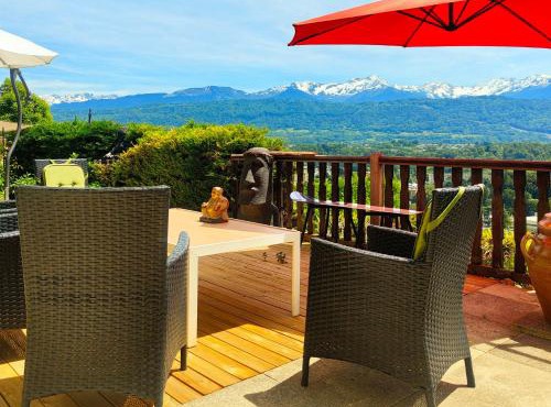 Le Belvédère : chambres et table d'hôtes in Montmélian