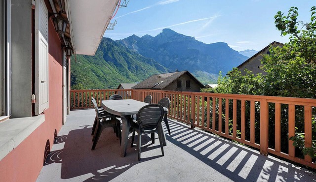 Le Bochet Apartment – Mountain Retreat for 4 with Terrace, Parking, and Stunning Views