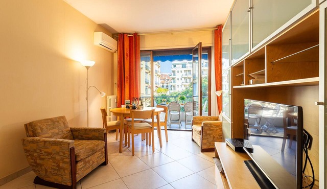 LE FRANCE-MASSENET AP3015 by RIVIERA HOLIDAY HOMES