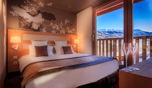 Le Grand Aigle, Friendly Hotel