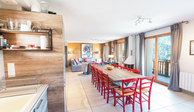 Le Grand Galbert, 9 bedrm chalet sleeps 18 people, perfect for multiple families