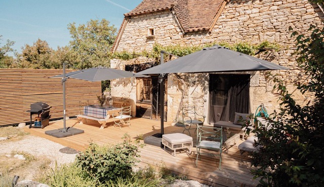 Le Mas Estela: a traditional stone house in a peaceful countryside setting in Marcilhac-sur-Célé