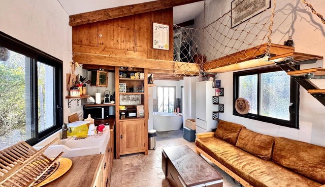 Le Mazet de l'Olivette, intimate and warm