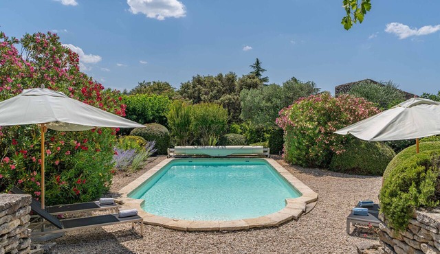 Le Paradis des Fleurs, Ménerbes: Farmhouse with Pool and Garden