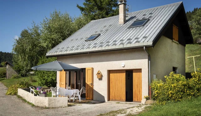 Le Petit Nid Family Chalet in Corrençon-en-Vercors, near the slopes and village
