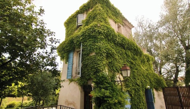 Le Pigeonnier, a tower in the heart of the rivers