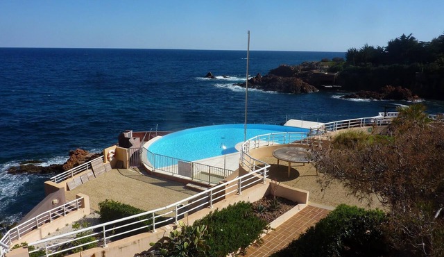 Le Trayas apartment in waterfront residence, sea view,