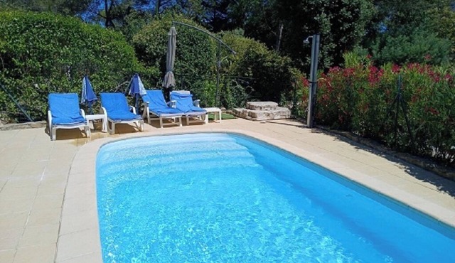 LES ALOES, a 3-star-rated detached vacation rental for 4 people with a private pool