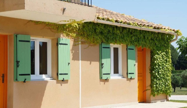 Les Baux de Provence-Mouriès-Voyaging in the 21st century is a question of comfort