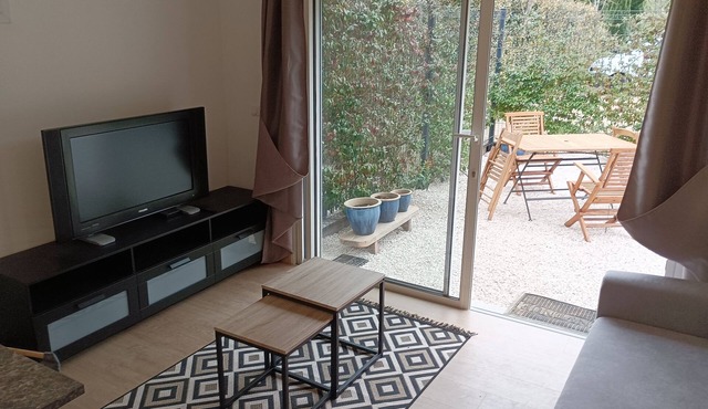 Located in Lodève, featuring the owner's above-ground pool in Lodève