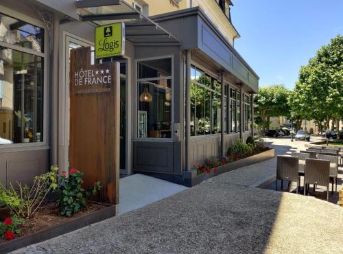 Logis Hôtel Restaurant de France in Saint-Geniez-dʼOlt