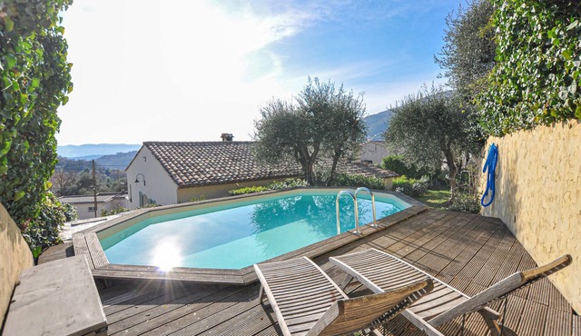 Lovely apartment in Grasse with swimming pool