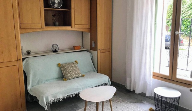 Lovely, quiet studio, just a few minutes' walk from the town center