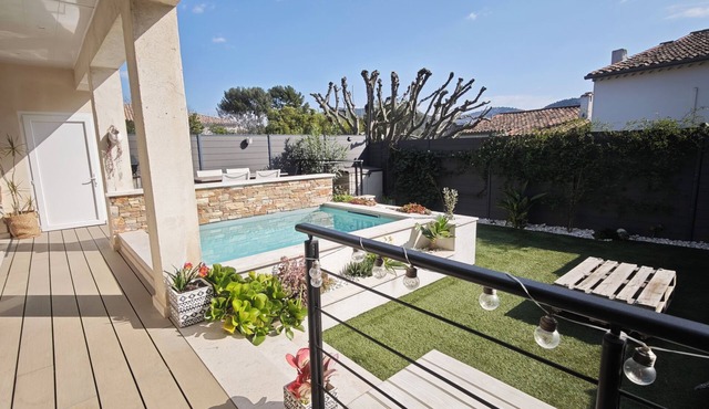 Low house with garden swimming pool parking air conditioning, quiet without vis-à-vis