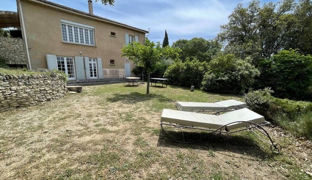 Luberon spacious 100 m2 swimming pool garden parking jacuzzi sauna