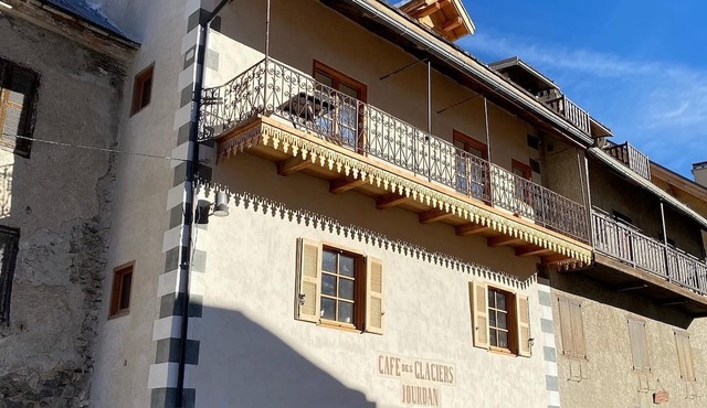 Luxuriously renovated chalet