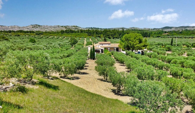 Luxurious home in Mouries with private swimming pool, can be inside or outside
